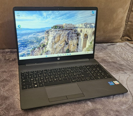HP I5 11eme Géneration 8/256+1T